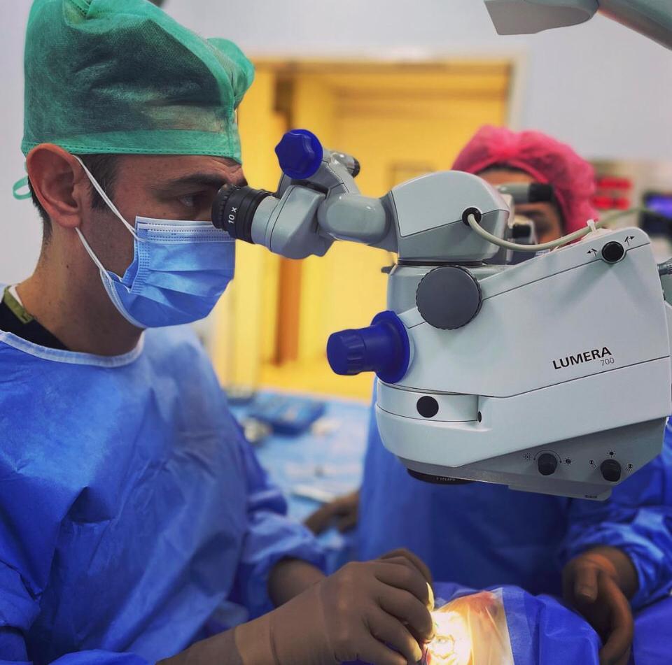 پروفسور دکتر افسون شاهین (جراح چشم) مرکز لیزر چشم هوشمند